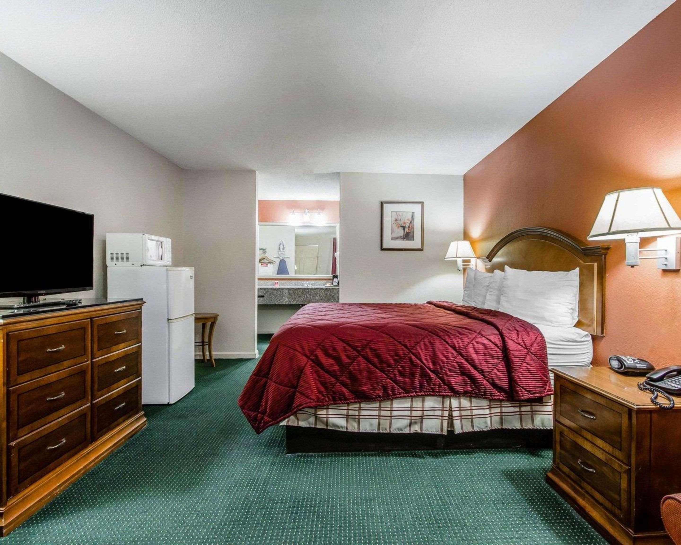 Econo Lodge Inn & Suites Enterprise Bagian luar foto