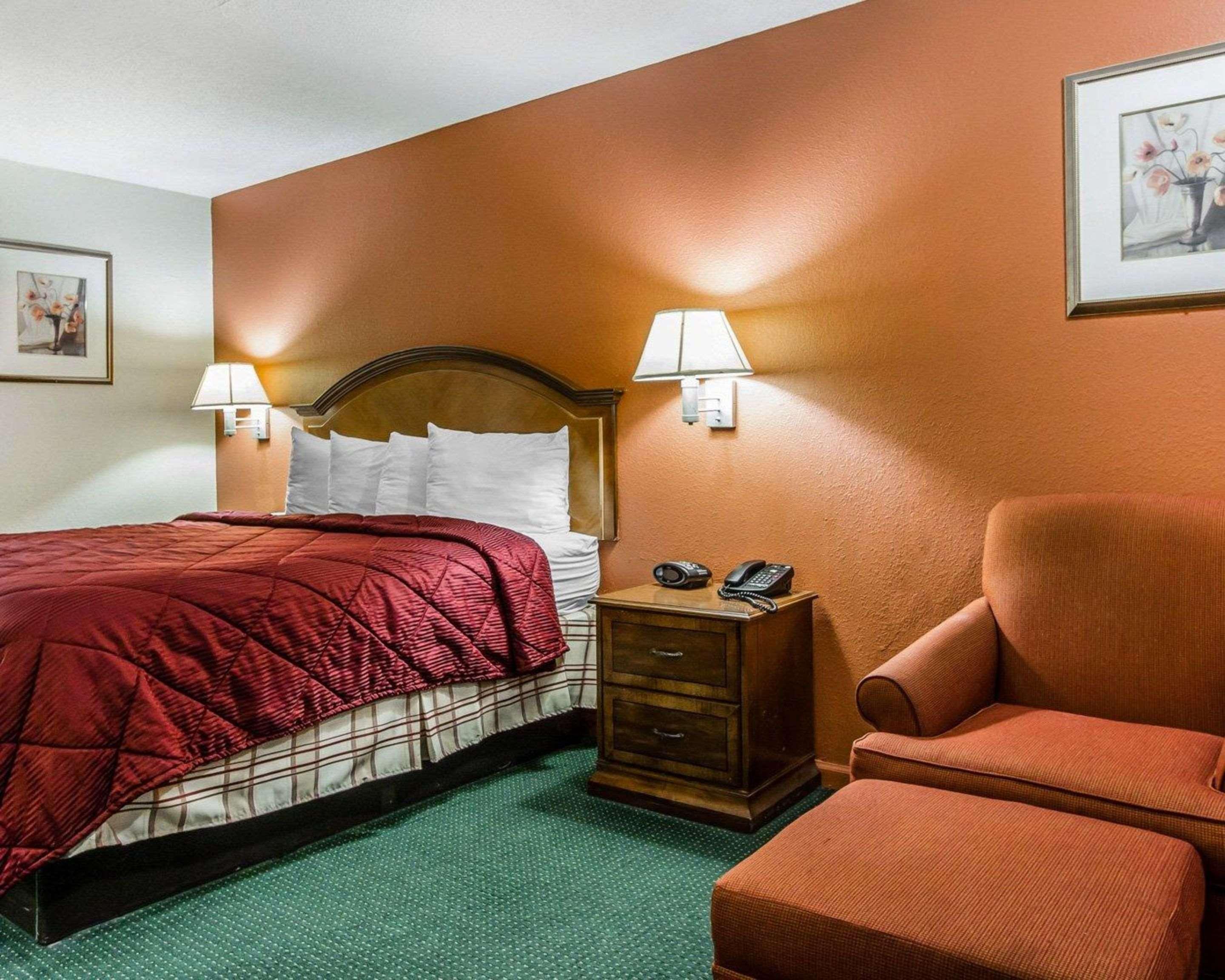 Econo Lodge Inn & Suites Enterprise Bagian luar foto