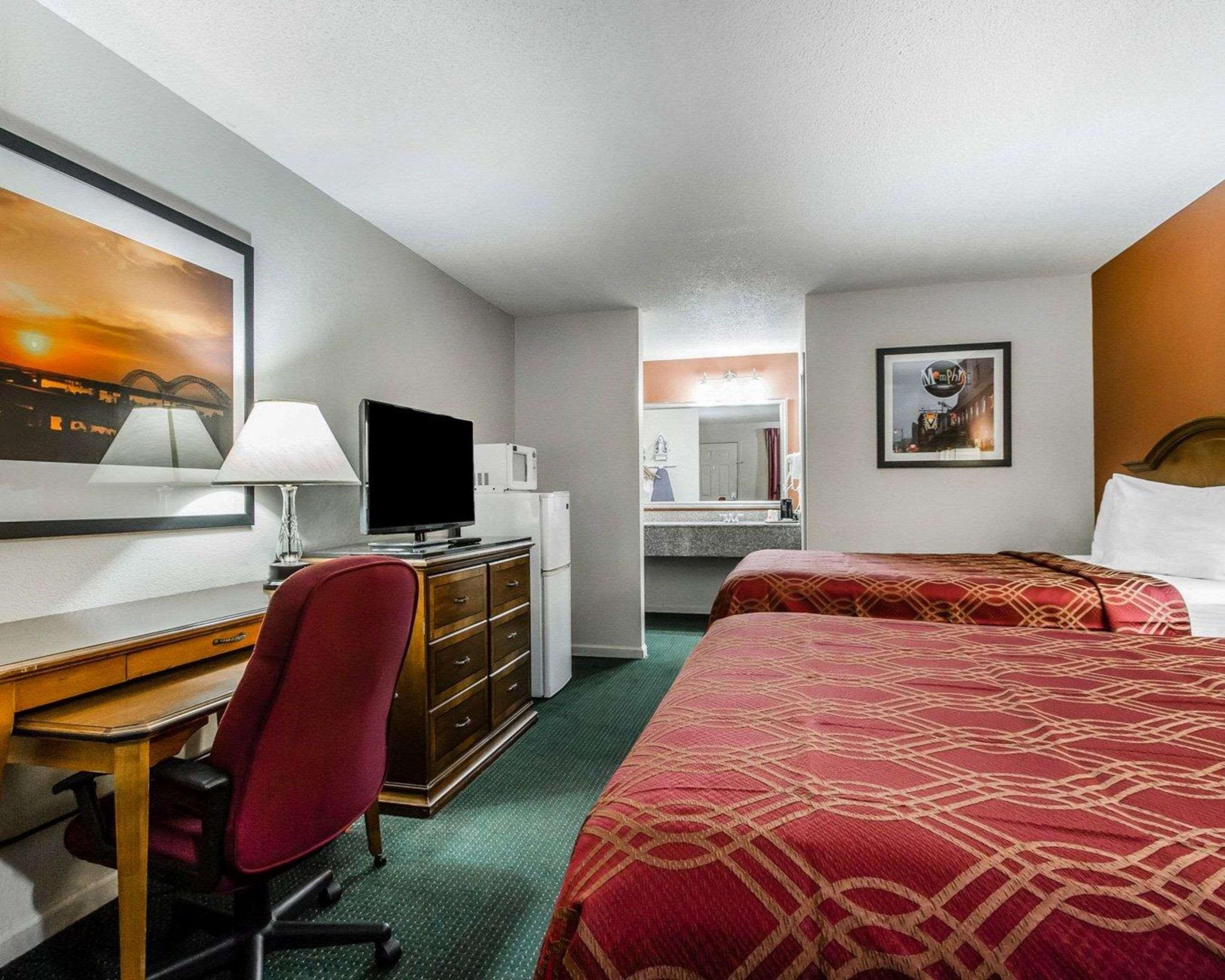 Econo Lodge Inn & Suites Enterprise Bagian luar foto