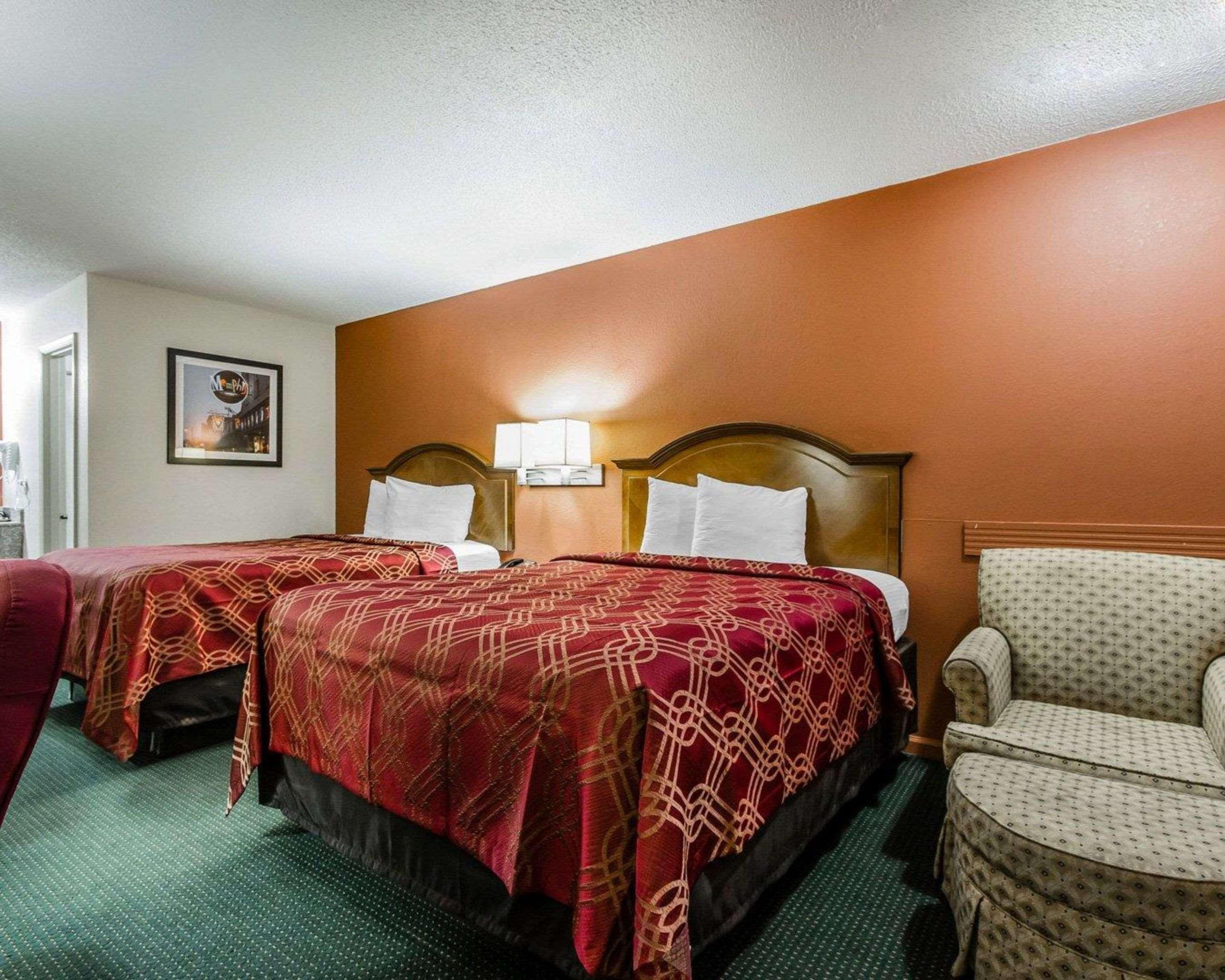 Econo Lodge Inn & Suites Enterprise Bagian luar foto