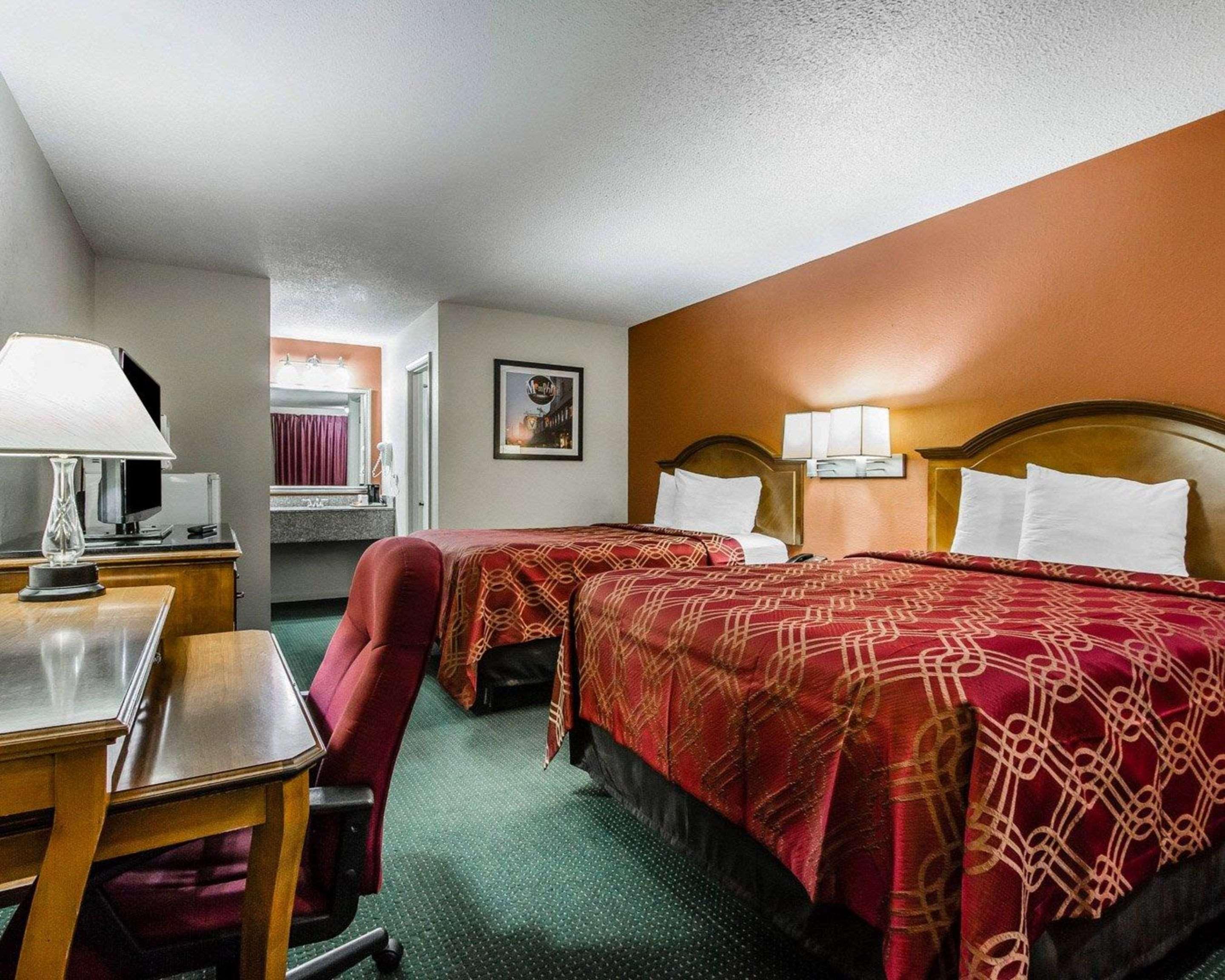 Econo Lodge Inn & Suites Enterprise Bagian luar foto