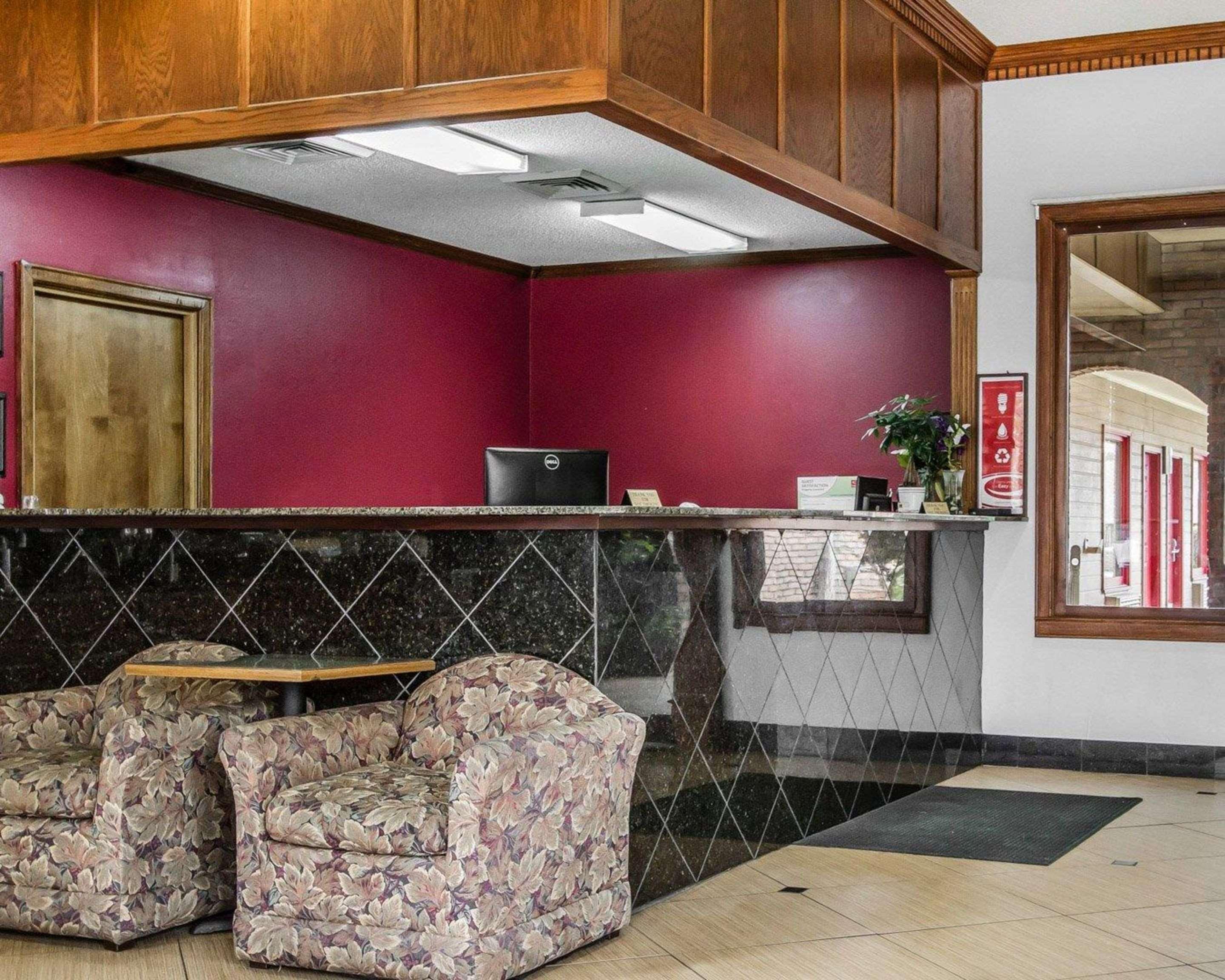 Econo Lodge Inn & Suites Enterprise Bagian luar foto