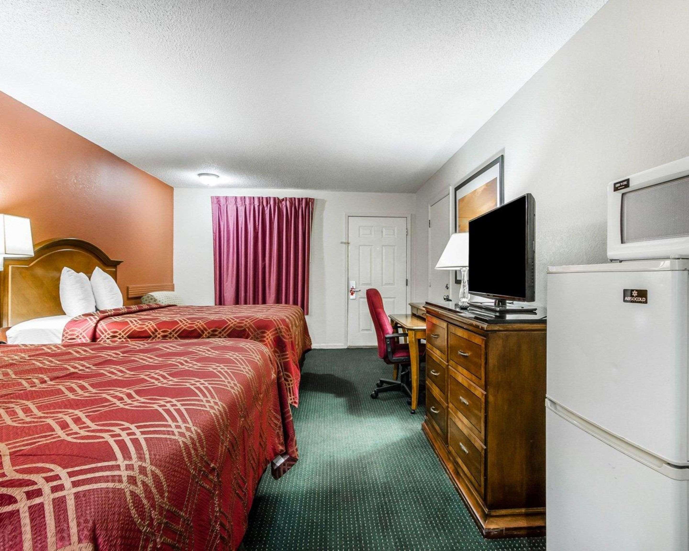 Econo Lodge Inn & Suites Enterprise Bagian luar foto