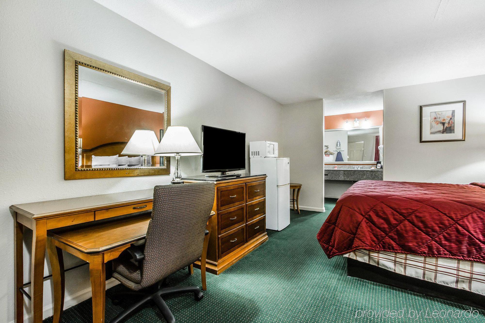 Econo Lodge Inn & Suites Enterprise Bagian luar foto