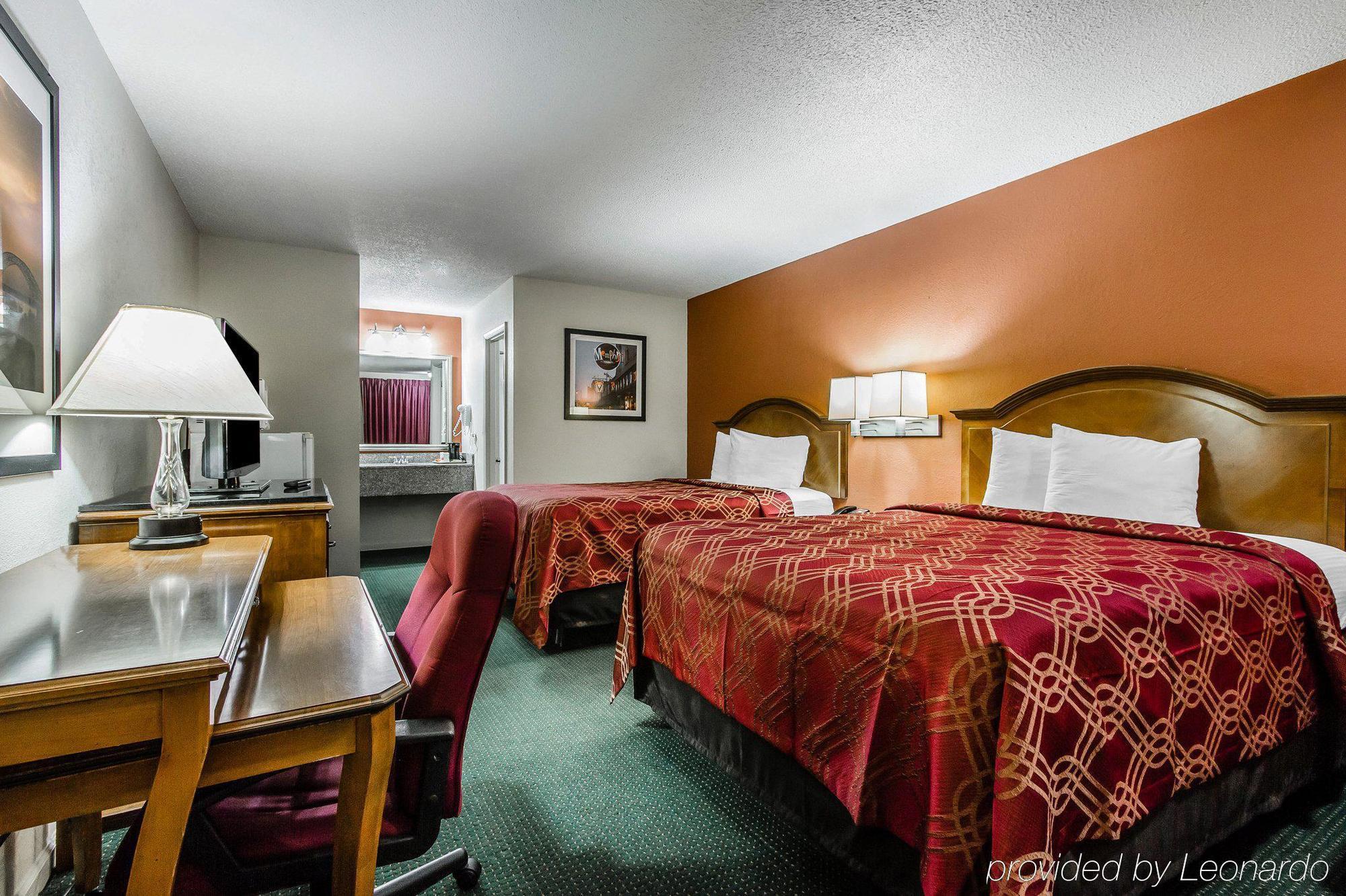 Econo Lodge Inn & Suites Enterprise Bagian luar foto