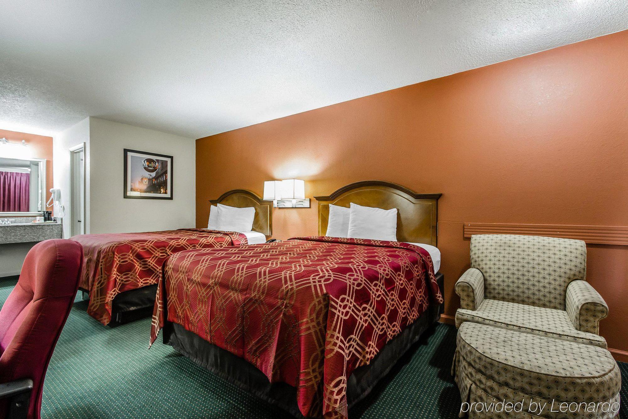 Econo Lodge Inn & Suites Enterprise Bagian luar foto