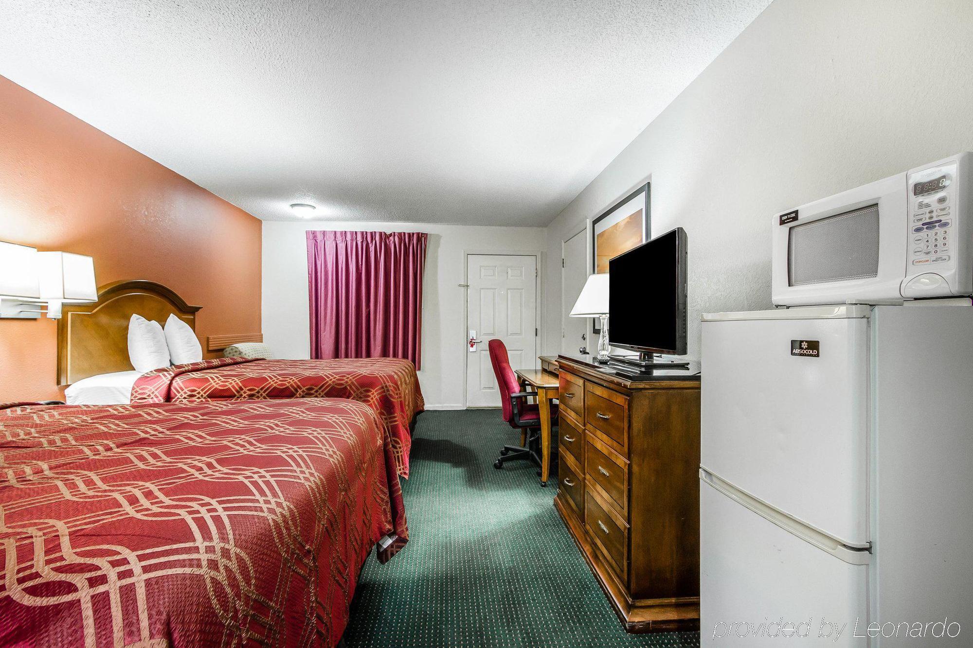 Econo Lodge Inn & Suites Enterprise Bagian luar foto